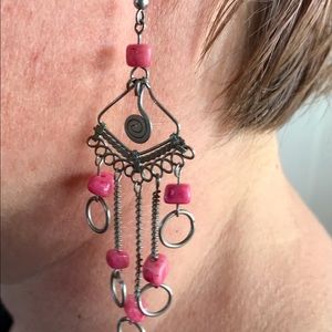 *must bundle to get $6 price* Festive silver dangle earrings w pink stone beads